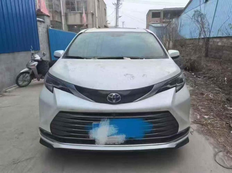 枣庄23年丰田塞纳1