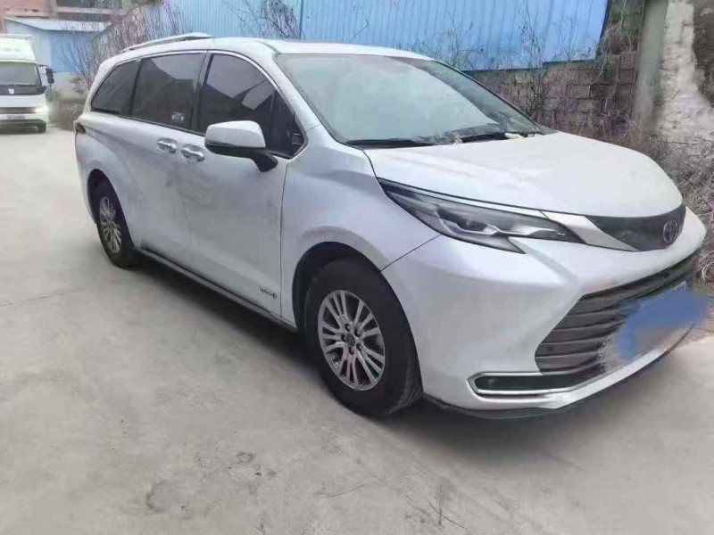 枣庄23年丰田塞纳2