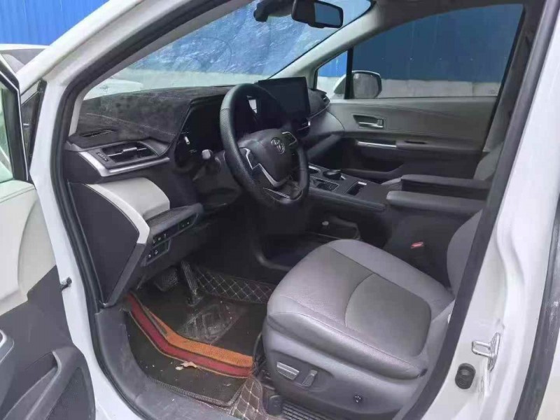 枣庄23年丰田塞纳5