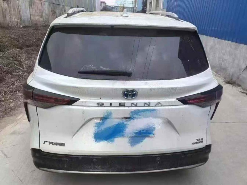 枣庄23年丰田塞纳8