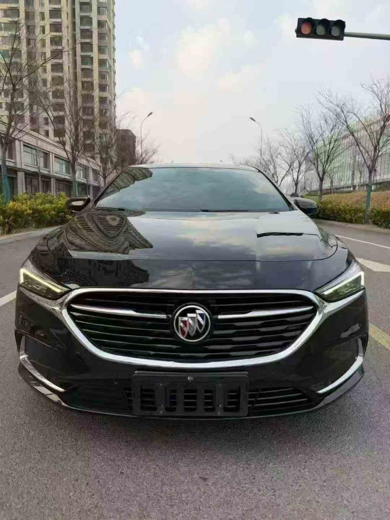 济宁20年别克君越1