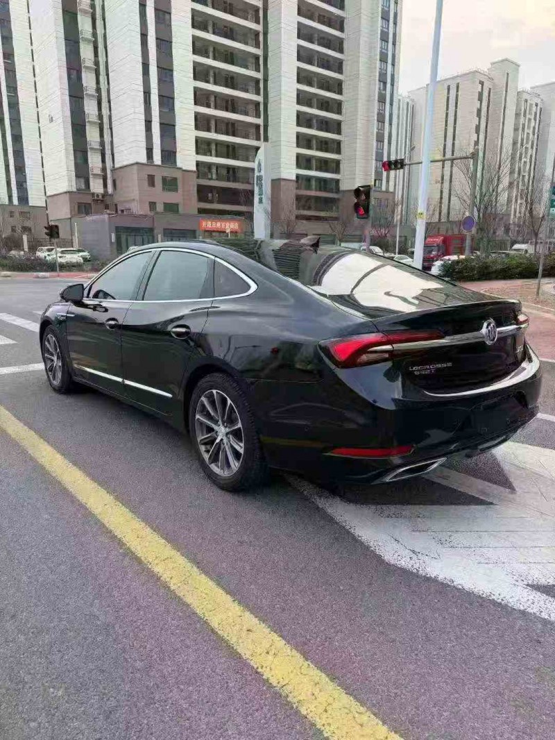 济宁20年别克君越7