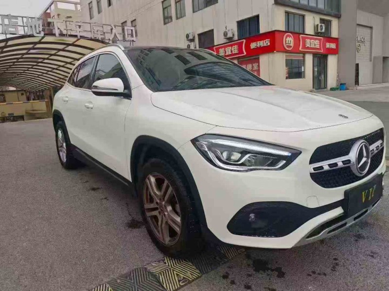 湖州22年奔驰GLA3