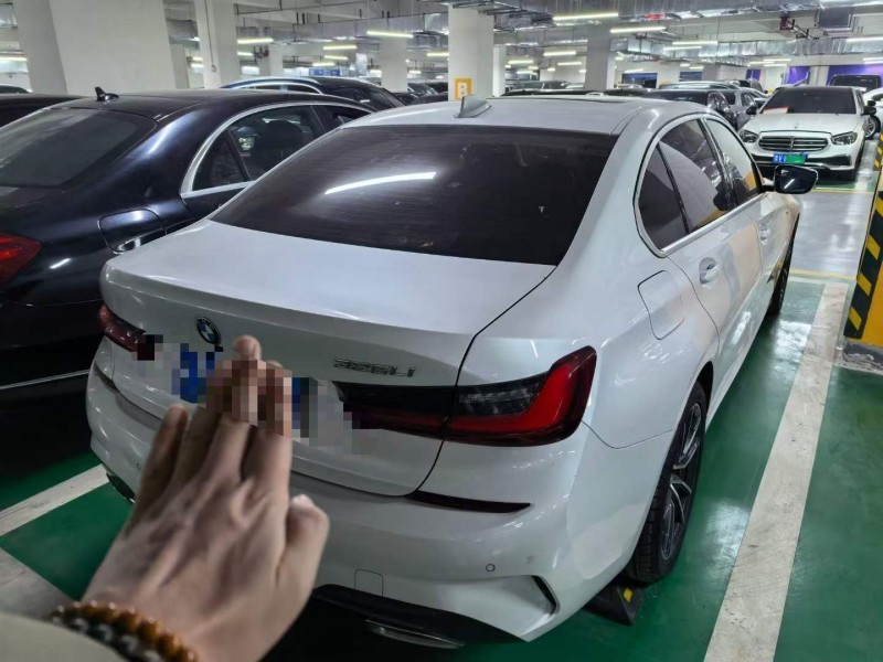 济宁22年宝马3系4