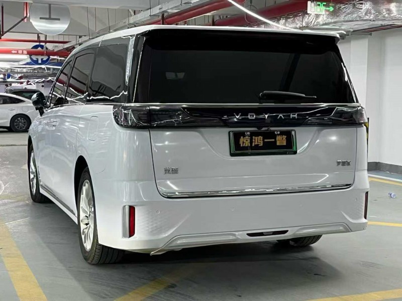 深圳23年岚图汽车梦想家8