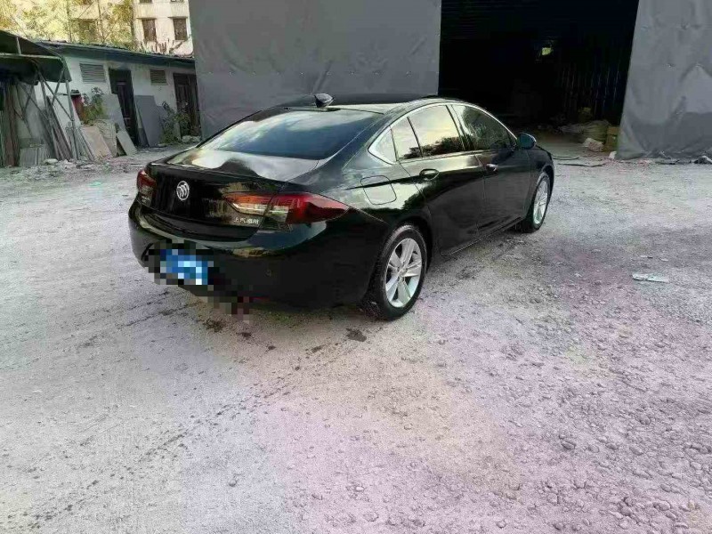 紹興20年別克君威8