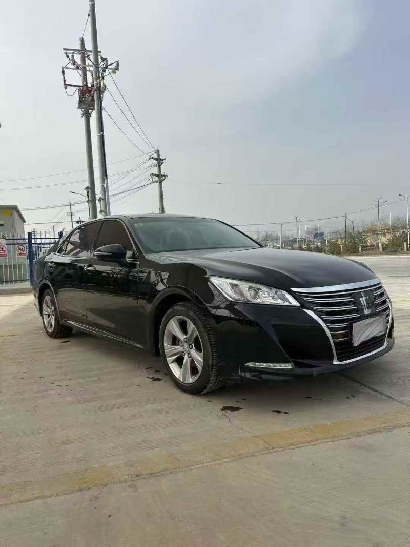 东营17年丰田皇冠2