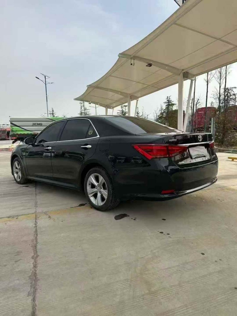 东营17年丰田皇冠6