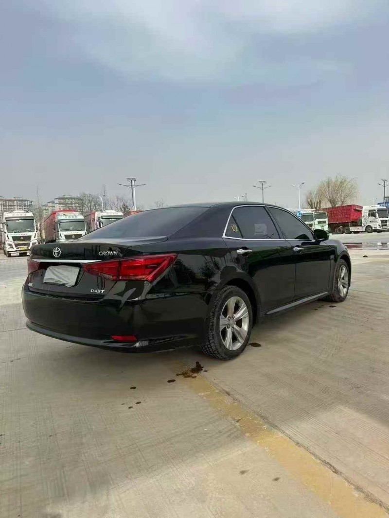 东营17年丰田皇冠7