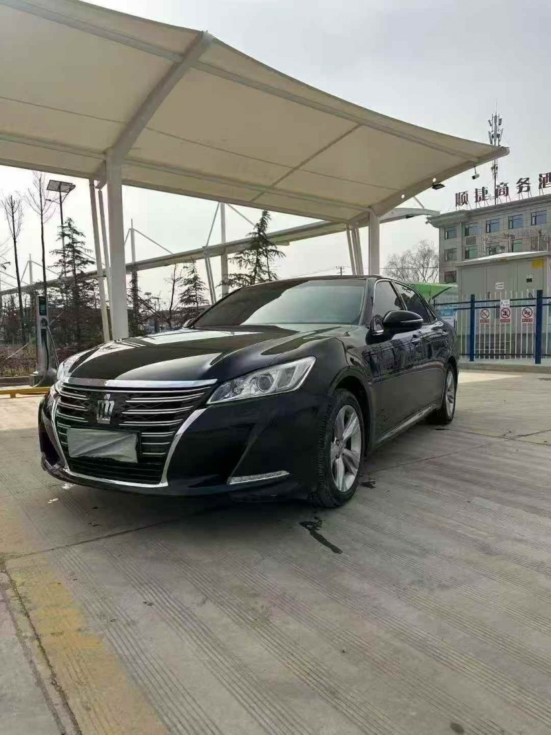 东营17年丰田皇冠8