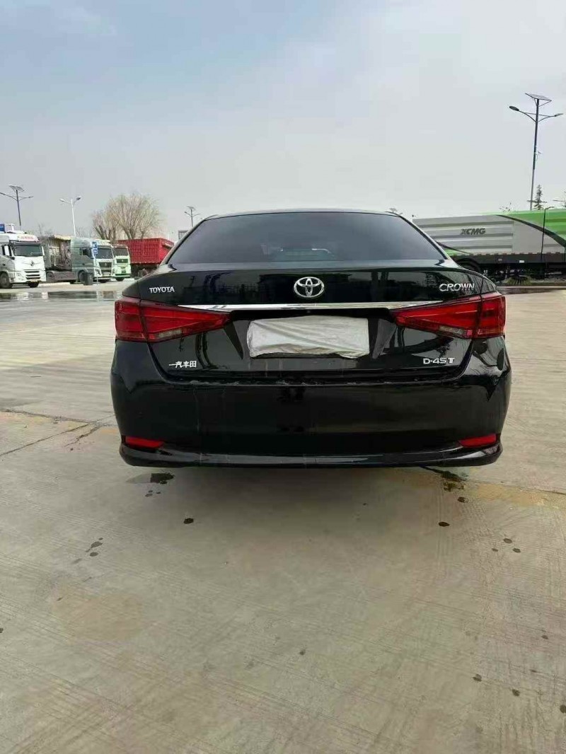 东营17年丰田皇冠9