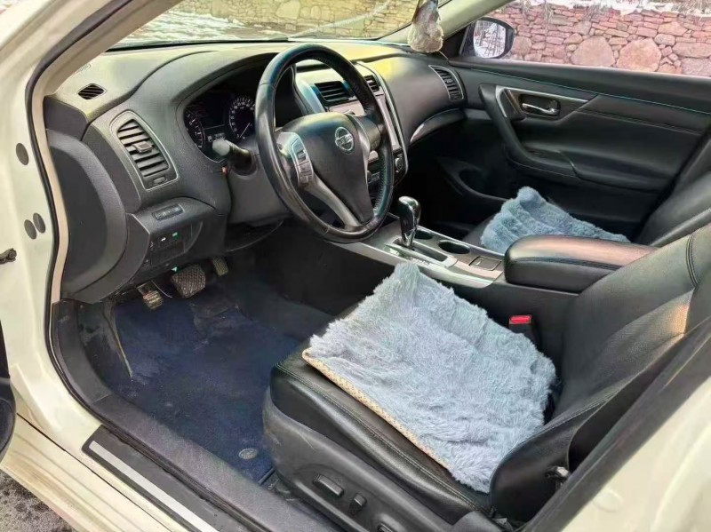 郑州16年日产天籁5