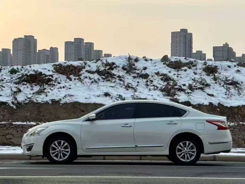 郑州16年日产天籁6