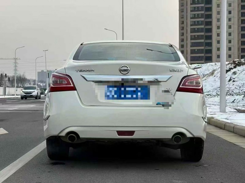 郑州16年日产天籁8