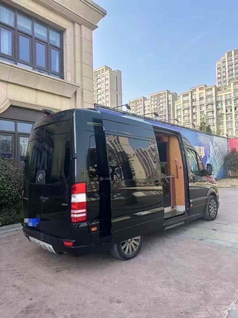 烟台15年奔驰斯宾特8