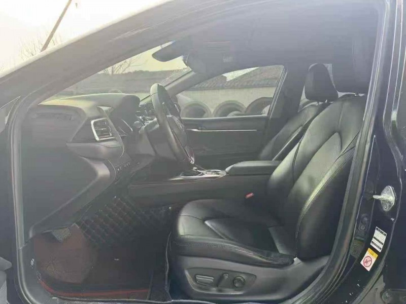 安陽18年豐田凱美瑞4