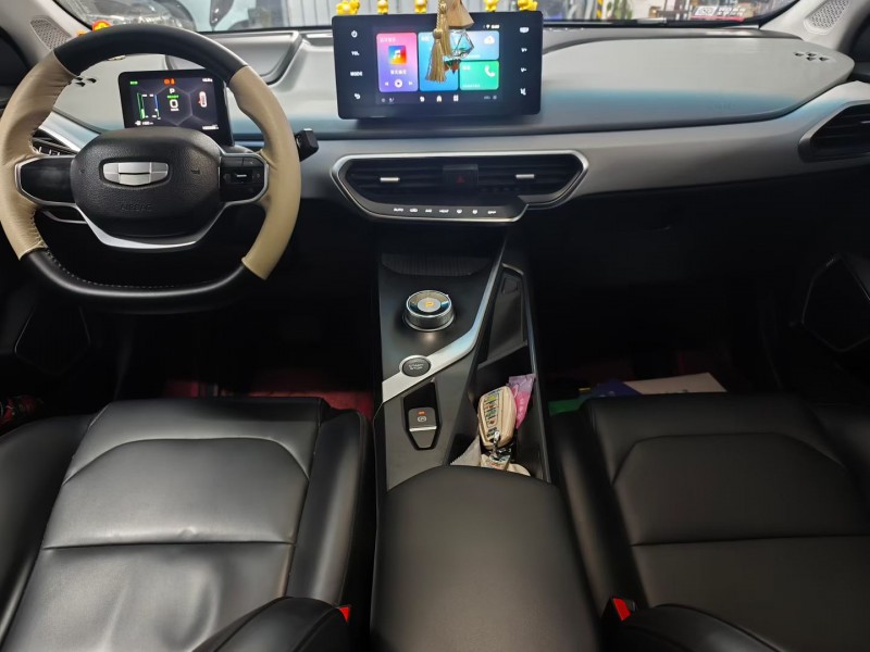 成都24年吉利几何4