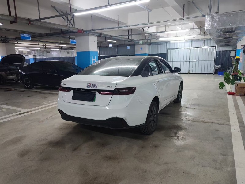 成都24年吉利几何7