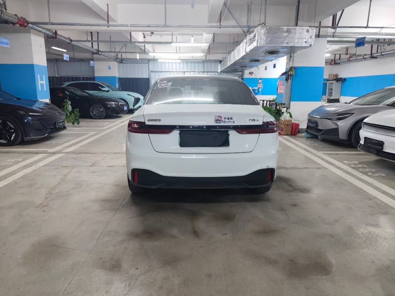 成都24年吉利几何8