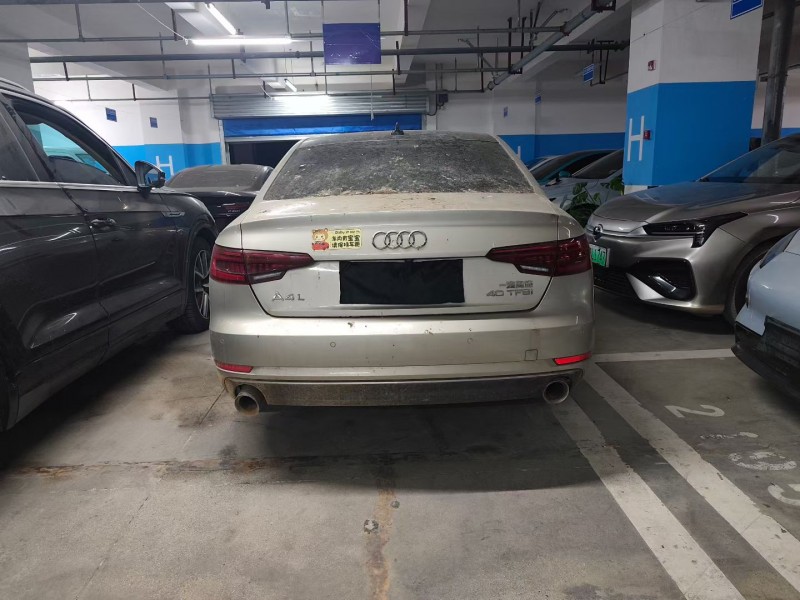 成都18年奥迪A4L8