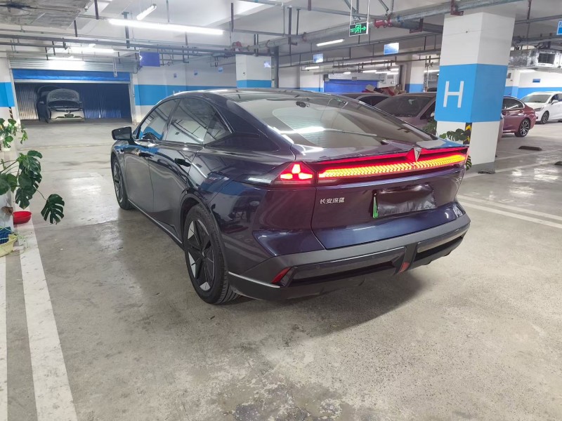 成都23年长安汽车深蓝8