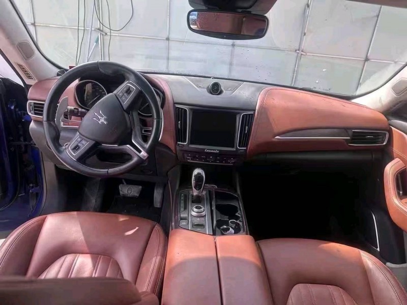 青岛17年玛莎拉蒂Levante5