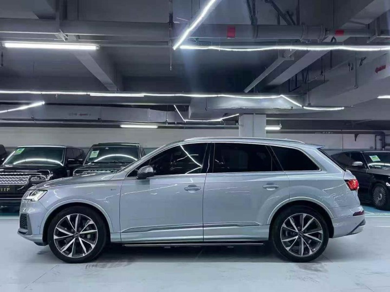 广州23年奥迪Q78