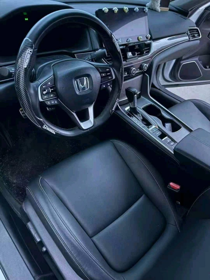 襄阳23年本田雅阁4