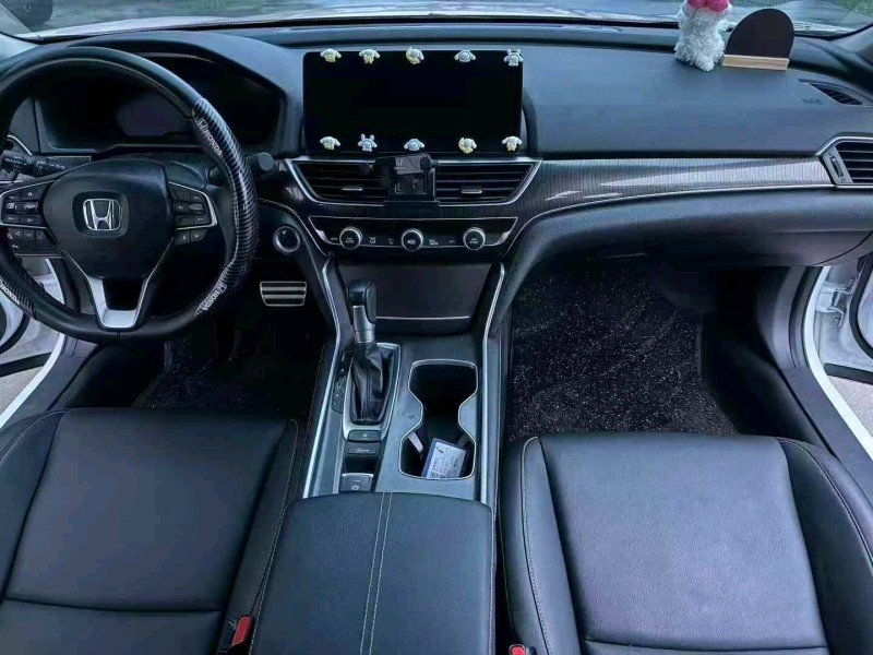 襄阳23年本田雅阁5