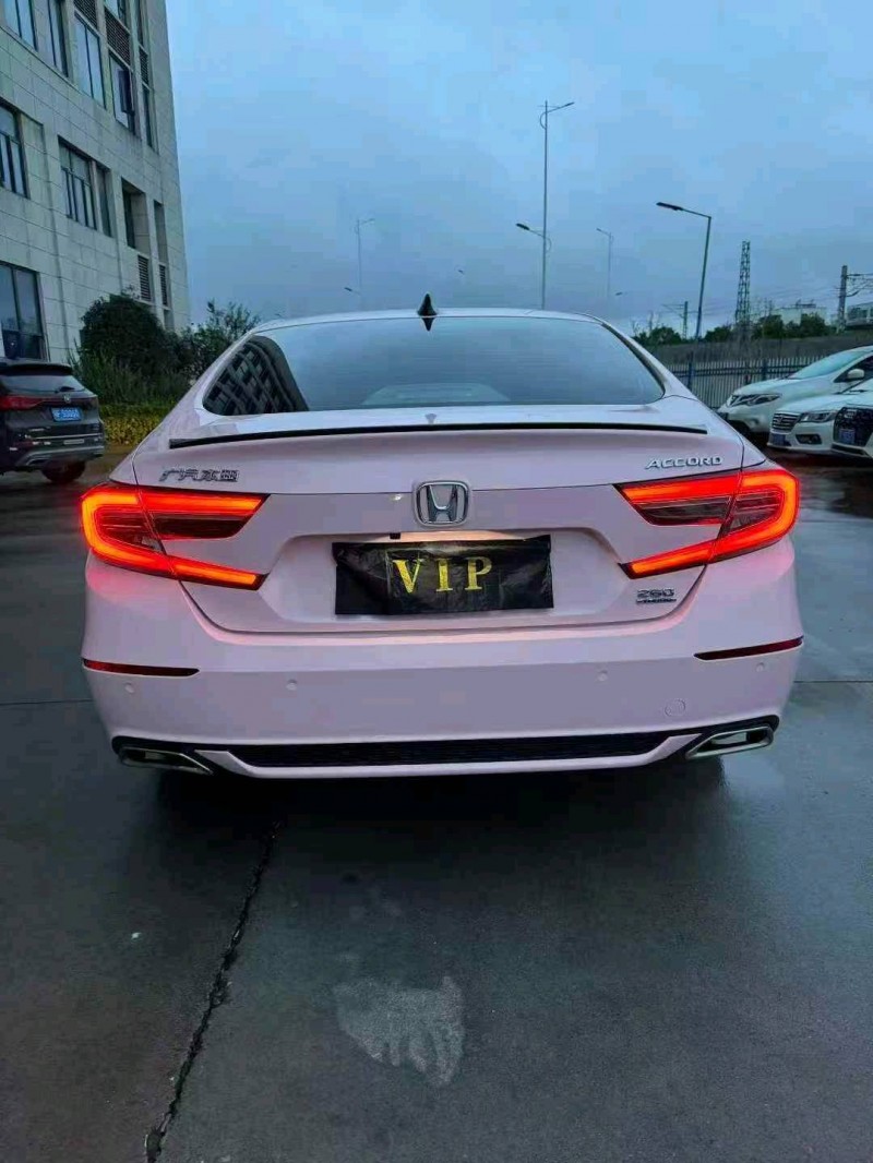 襄阳23年本田雅阁7