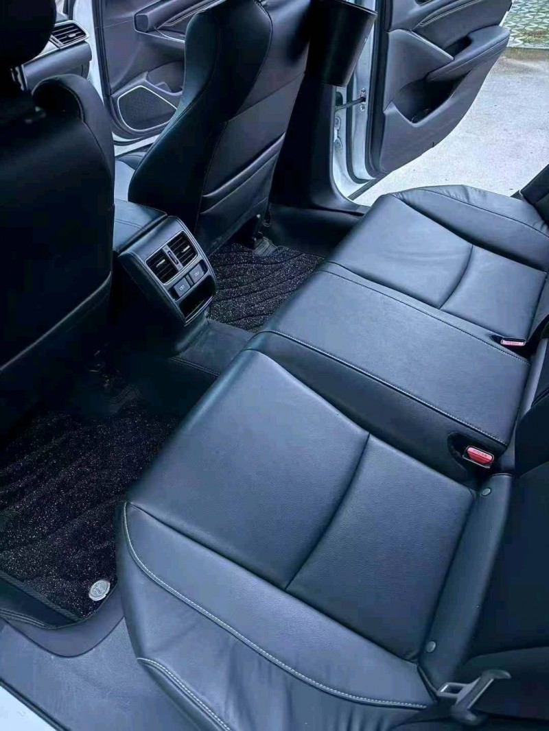 襄阳23年本田雅阁9