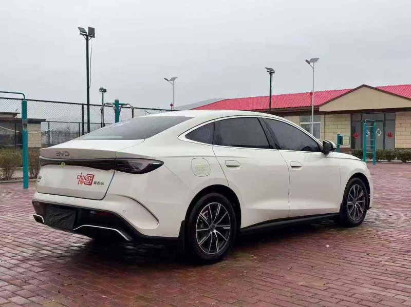 东营24年比亚迪海豹8