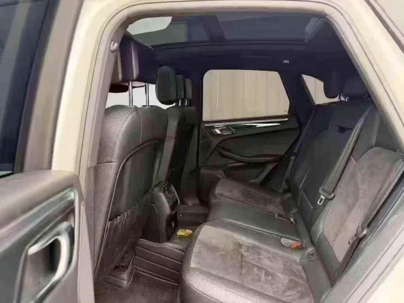 济宁17年保时捷Macan6