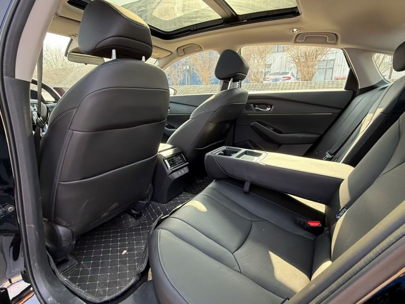 青岛25年本田雅阁5