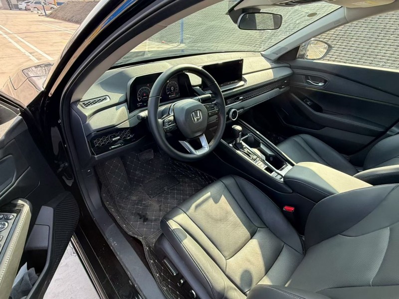 青岛25年本田雅阁6