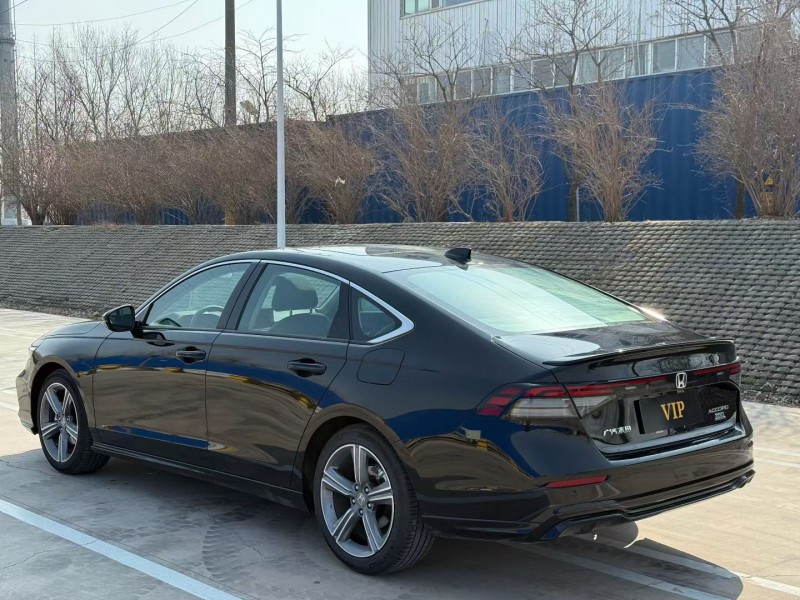 青岛25年本田雅阁7