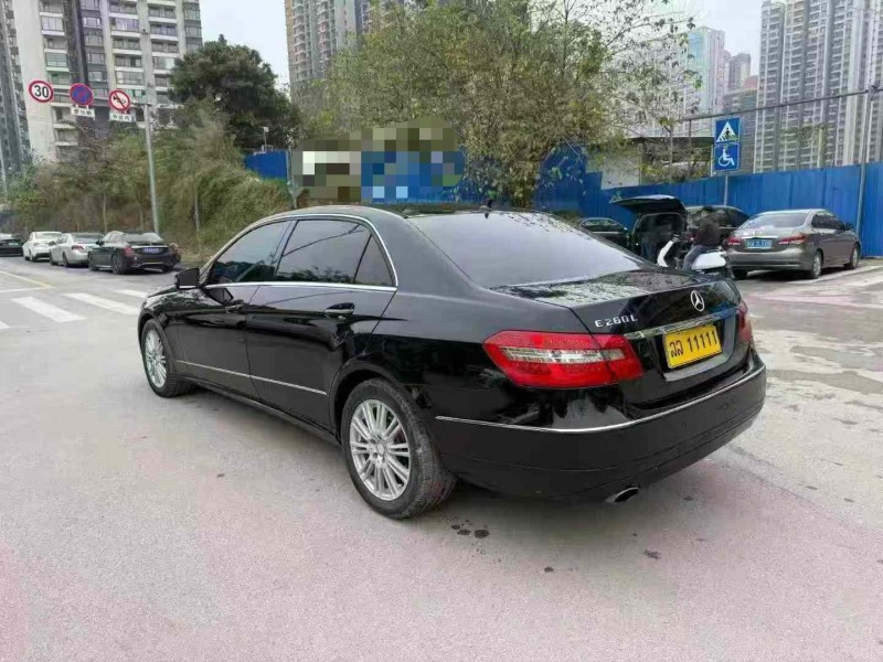 南寧13年奔馳E8