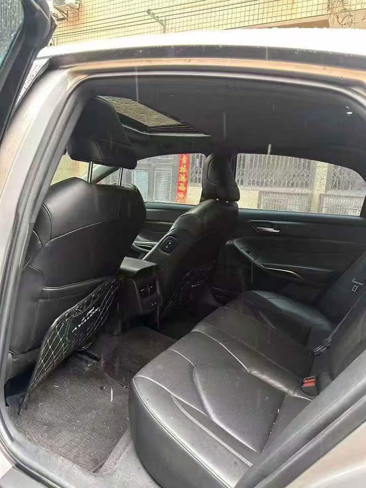 张家界21年丰田亚洲龙5