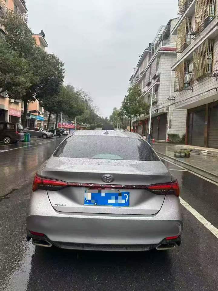 张家界21年丰田亚洲龙8