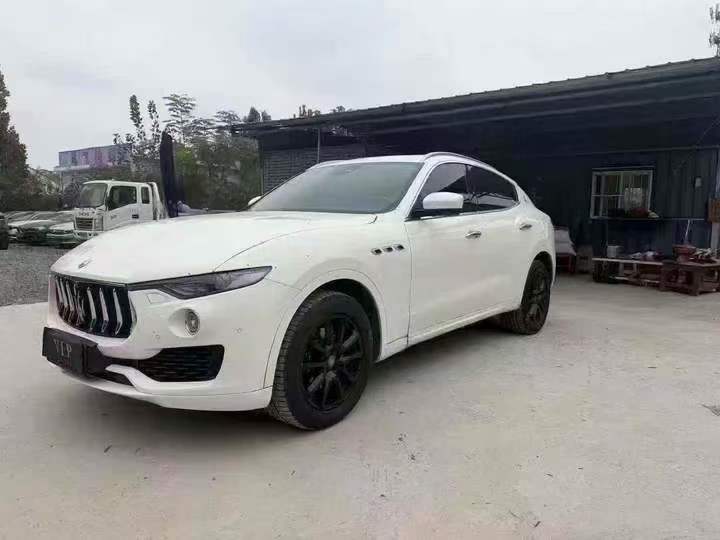 济宁19年玛莎拉蒂Levante3