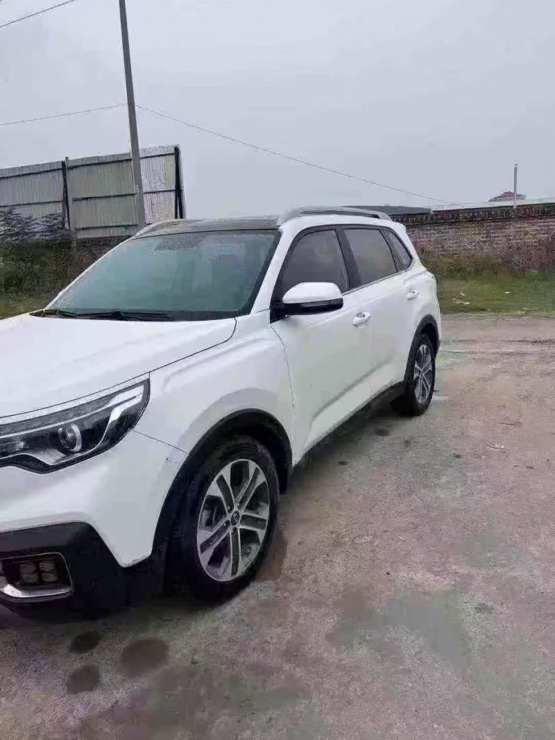 菏泽18年起亚智跑3