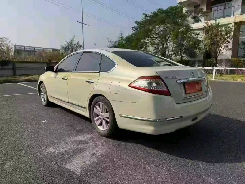 广州12年日产天籁8