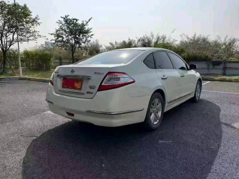 广州12年日产天籁9