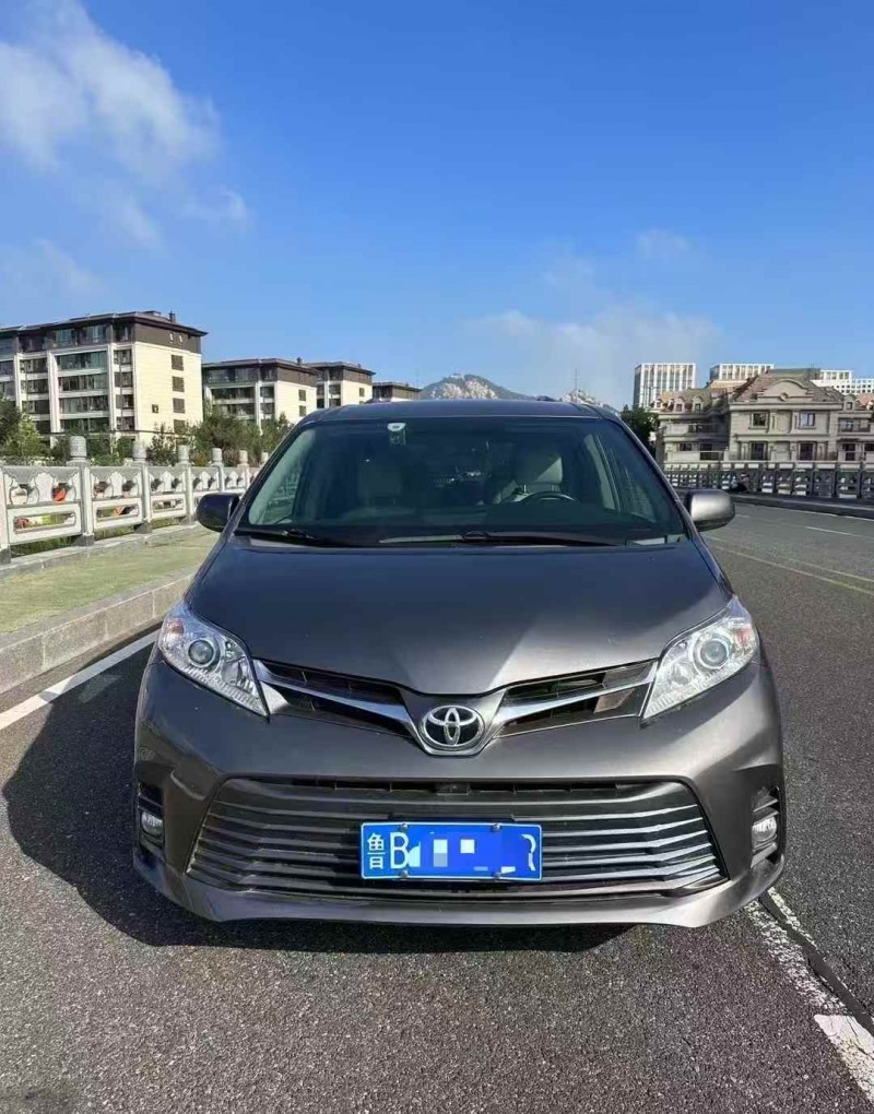 济宁19年丰田塞纳1