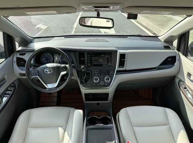 济宁19年丰田塞纳6