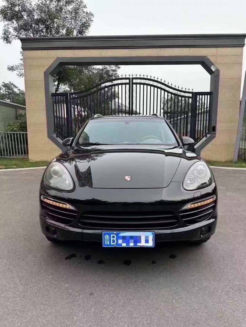 济宁13年保时捷卡宴1