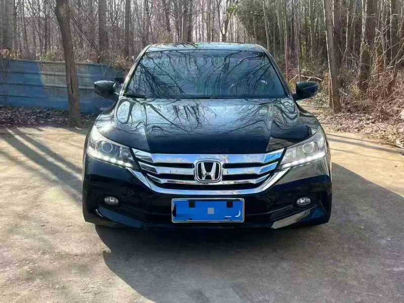 济宁16年本田雅阁1