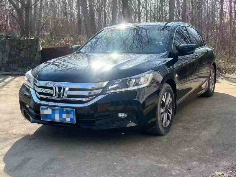 济宁16年本田雅阁2