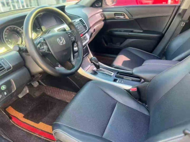 济宁16年本田雅阁6