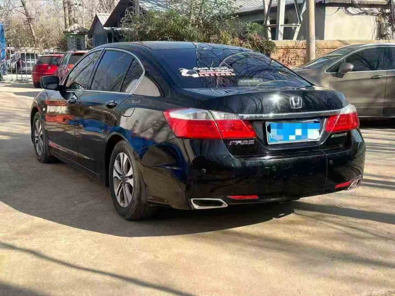 济宁16年本田雅阁8